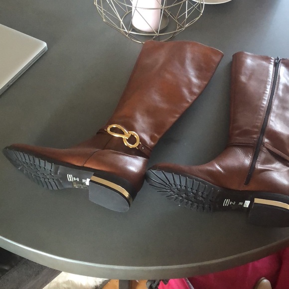 Boots - Picture 5 of 6